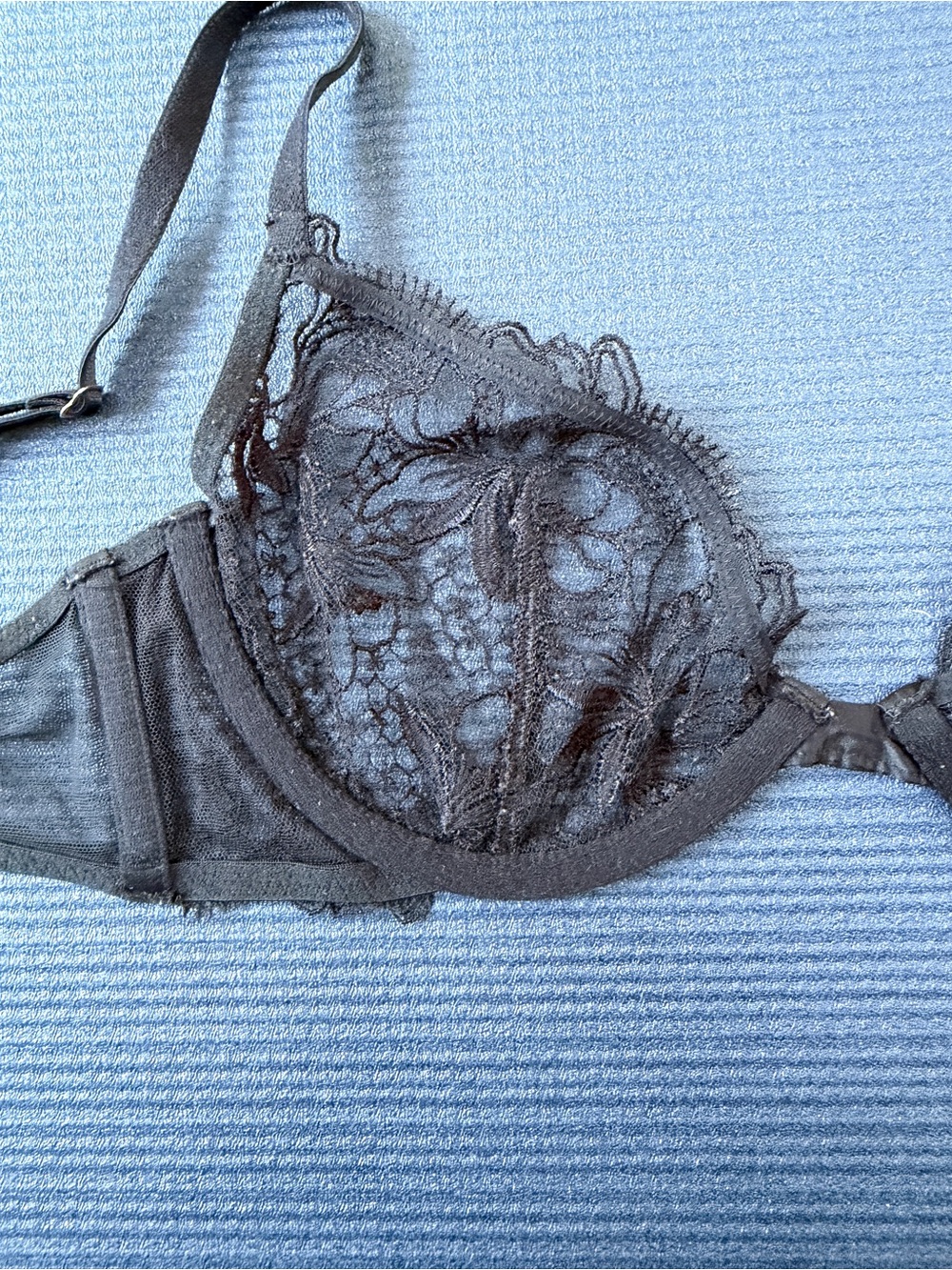 Like New Victoria’s Secret Black Lace Bra Size 32D